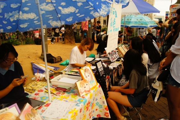 韓國 首爾 周末 限定 手作 市集 弘大 自由 市場 3-11月 弘大前兒童公園 工藝品 藝術品 手作小物
